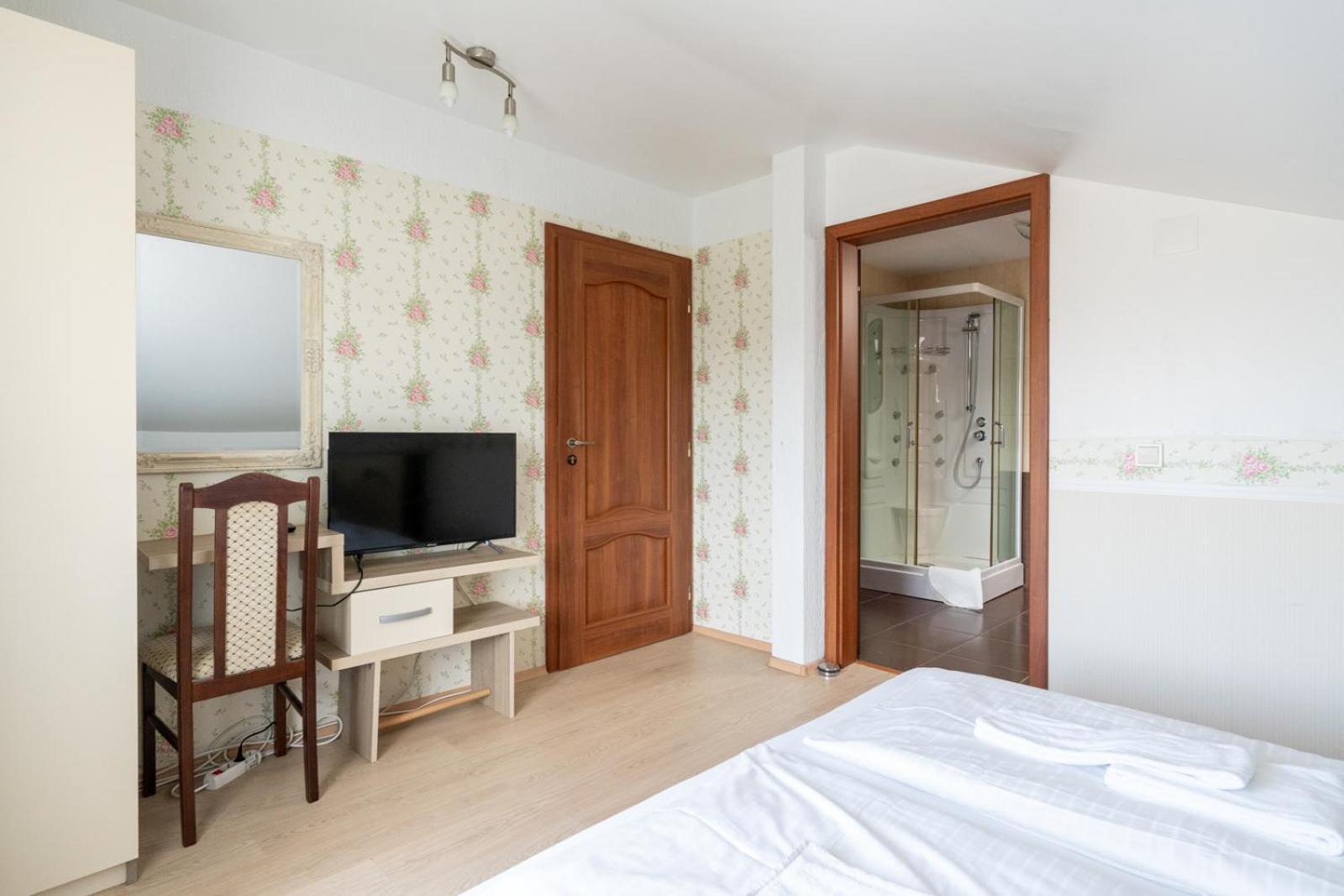 Farawayhomes Aparthotel Near Vienna Airport - Anytime Self Check-In Bruck an der Leitha Exterior foto
